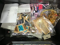 Set van 17 egyptische carnavalsborstplaten - nieuw set van 8 egyptische carnavalsaccessoires - nieuw set van 37 messen zwaarden speelgoed diverse kinderen - nieuw set van 11 sets verschillende kermisaccessoires - nieuw set van 34 pakketten met diverse kermisartikelen - nieuw set van 10 diverse carnavalsitems - nieuw - afbeelding 6 van  6