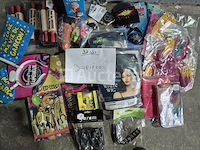 Set van 17 pakjes diverse kermisfeestcadeautjes - nieuw set van 49 pakjes glitter cheerleader baton - nieuw set van 48 pakketten carnival en andere diverse items - nieuw set van 30 carnaval en andere diverse items - nieuw - afbeelding 4 van  4