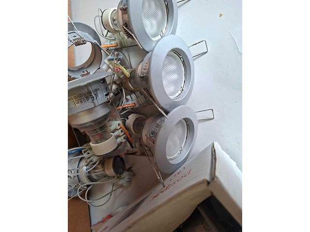 Set van 18 laagspanningsspots met inbouw 12 v – ø 76 mm spot - afbeelding 1 van  3