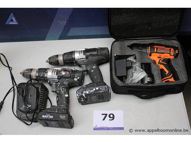 Set van 2 accuboormachines - ferm - bat20 oplader - ferm accuboormachine - cordless drill toebehoren - oplader, extra batterij, koffer - afbeelding 1 van  3
