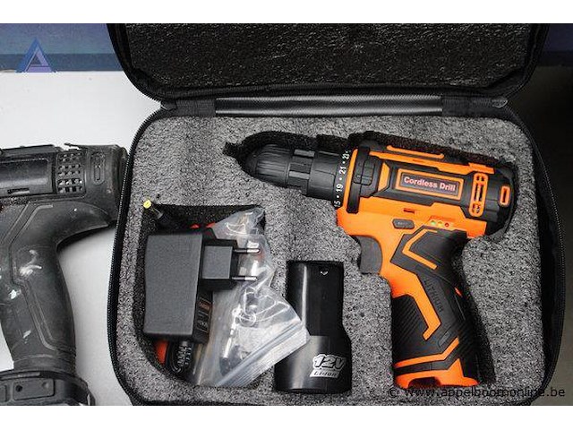 Set van 2 accuboormachines - ferm - bat20 oplader - ferm accuboormachine - cordless drill toebehoren - oplader, extra batterij, koffer - afbeelding 3 van  3