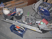 Set van 2 emmers - met diverse gereedschappen kabelhaspel krat met handgereedschap waterpas - afbeelding 1 van  4