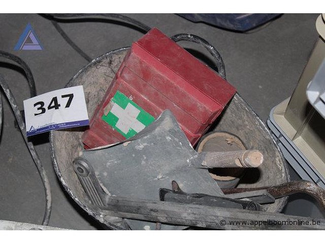 Set van 2 emmers - met diverse gereedschappen kabelhaspel krat met handgereedschap waterpas - afbeelding 4 van  4