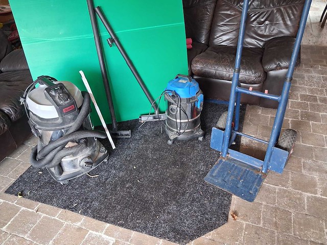 Set van 2 nat-/droogzuigers + 1 robuuste blauwe steekwagen - afbeelding 5 van  5