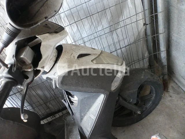 Set van 2 scooters (voor onderdelen) - afbeelding 8 van  12