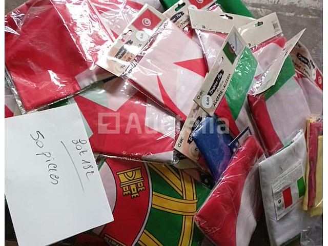 Set van 20 belgische vlaggen 30x50 - nieuw set van 9 grote belgische vlaggen - nieuw op stokken set van 50 voetbalsupportervlaggen verschillende landen - gloednieuw 150x90 set van 6 vlaggen waalse regio - nieuw 150x90 set van 12 geruite vlaggen - nieuw - afbeelding 2 van  6