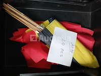 Set van 20 belgische vlaggen 30x50 - nieuw set van 9 grote belgische vlaggen - nieuw op stokken set van 50 voetbalsupportervlaggen verschillende landen - gloednieuw 150x90 set van 6 vlaggen waalse regio - nieuw 150x90 set van 12 geruite vlaggen - nieuw - afbeelding 4 van  6