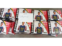 Set van 20 petten, belgische supporterpetten - nieuw set van 8 voetbalfanhoeden - nieuw set van 4 engelse supportersjaals - nieuw set van 12 verschillende spanje- en belgische voetbalfanbandana's - nieuw set van 8 pakketten supporter mirror protector spanje - nieuw set van 6 belgische supporterhoeden - gloednieuw set van 39 dozen van 5 stuks, items supporter belgië - nieuw - afbeelding 2 van  8