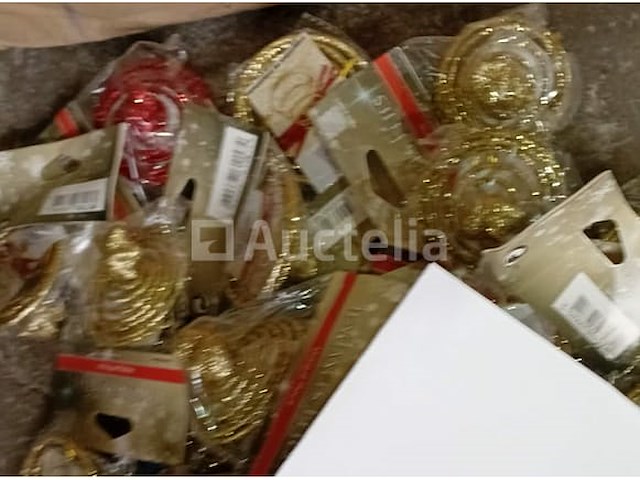 Set van 21 pakjes kerstmanbaarden en pruiken - nieuw set van 20 kerstdecoratiepakketten - nieuw mevrouw claus kostuum t42 - nieuw set van 50 pakjes diverse kerstdecoraties - nieuw set van 16 kerstpetten - nieuw - afbeelding 1 van  4