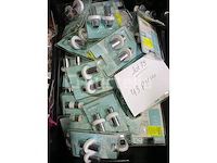 Set van 22 elektrische verlengsnoeren - nieuw set van 68 gezichtsmaskers beschermende zwarte stoffen - nieuw set van 43 badkamerartikelen - nieuw set van 80 diverse uitverkoopartikelen - nieuw set van 5 wijnstokhouten flesopeners - nieuw set van 15 badkamerartikelen pak +1 doos bosh schuurpapier - nieuw - afbeelding 2 van  6