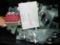 Set van 22 elektrische verlengsnoeren - nieuw set van 68 gezichtsmaskers beschermende zwarte stoffen - nieuw set van 43 badkamerartikelen - nieuw set van 80 diverse uitverkoopartikelen - nieuw set van 5 wijnstokhouten flesopeners - nieuw set van 15 badkamerartikelen pak +1 doos bosh schuurpapier - nieuw - afbeelding 4 van  6