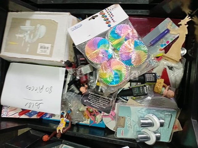 Set van 22 elektrische verlengsnoeren - nieuw set van 68 gezichtsmaskers beschermende zwarte stoffen - nieuw set van 43 badkamerartikelen - nieuw set van 80 diverse uitverkoopartikelen - nieuw set van 5 wijnstokhouten flesopeners - nieuw set van 15 badkamerartikelen pak +1 doos bosh schuurpapier - nieuw - afbeelding 6 van  6