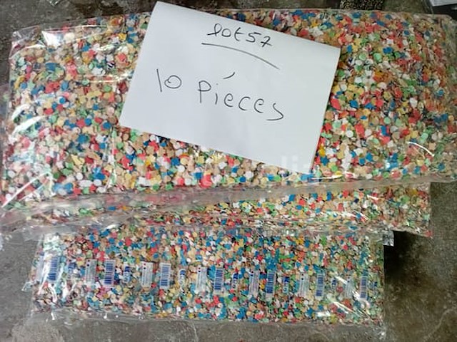 Set van 24 flessen carnival serpentine spray in verschillende kleuren - nieuwe set van 10 pakjes confetti 1 kg (totaal 10 kilo confetti) - nieuwe set van 48 pakjes confetti - nieuw - afbeelding 1 van  3