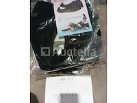 Set van 29 pakjes elf en andere valse oren - nieuw set van 4 pakketten van 2 elfe slippers luxe modellen - nieuw set van 13 pakketten met verlichte items voor feestjes of andere set van 31 kermisspeelgoed of accessoires - nieuw set van 44 vuvuzelle trompet - nieuw - afbeelding 4 van  5