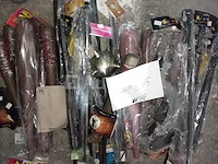 Set van 29 pakjes elf en andere valse oren - nieuw set van 4 pakketten van 2 elfe slippers luxe modellen - nieuw set van 13 pakketten met verlichte items voor feestjes of andere set van 31 kermisspeelgoed of accessoires - nieuw set van 44 vuvuzelle trompet - nieuw - afbeelding 5 van  5