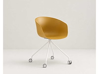 Set van 3 bureaustoelen - witte casterpoot - mosterdplastic stoel met armleuningen - afbeelding 2 van  2