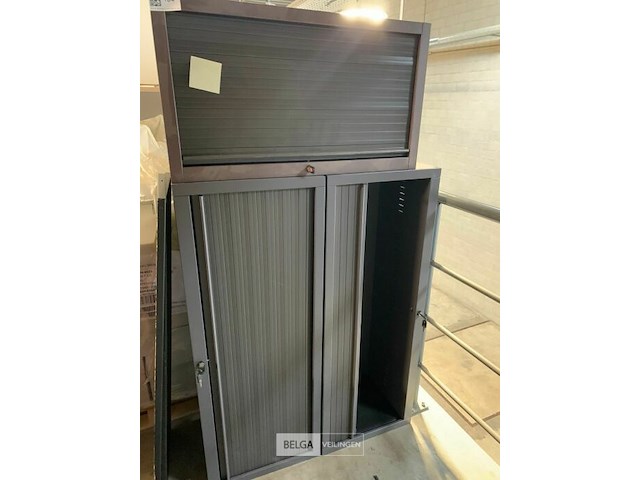 Set van 3 bureelkastjes om op te hangen. - afbeelding 1 van  2