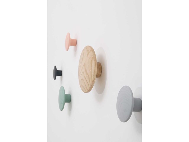 Set van 3 kleurrijke houten wandjassenrekken - afbeelding 1 van  4