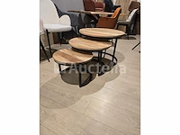 Set van 3 nieuwe massief houten salontafels met nesteling - afbeelding 1 van  1
