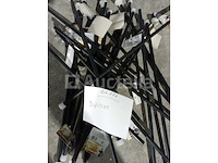 Set van 33 pakketten met diverse kermisitems - nieuw set van 27 paar diverse brillen - nieuw set van 9 grote carnavalsfopspenen - nieuw set van 20 carnavalstokken - nieuw set van 9 packs feestdecoratie-items - nieuw set van 12 belgische supporter bloemenkettingen - nieuw - afbeelding 4 van  7