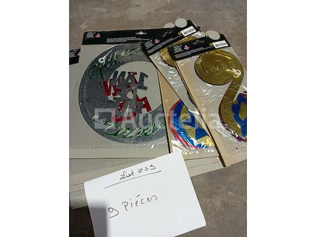 Set van 33 pakketten met diverse kermisitems - nieuw set van 27 paar diverse brillen - nieuw set van 9 grote carnavalsfopspenen - nieuw set van 20 carnavalstokken - nieuw set van 9 packs feestdecoratie-items - nieuw set van 12 belgische supporter bloemenkettingen - nieuw - afbeelding 6 van  7