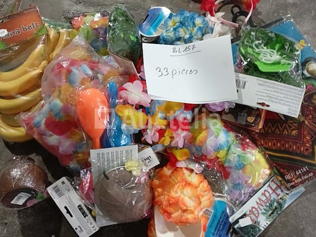 Set van 33 pakketten met diverse kermisitems - nieuw set van 27 paar diverse brillen - nieuw set van 9 grote carnavalsfopspenen - nieuw set van 20 carnavalstokken - nieuw set van 9 packs feestdecoratie-items - nieuw set van 12 belgische supporter bloemenkettingen - nieuw - afbeelding 7 van  7