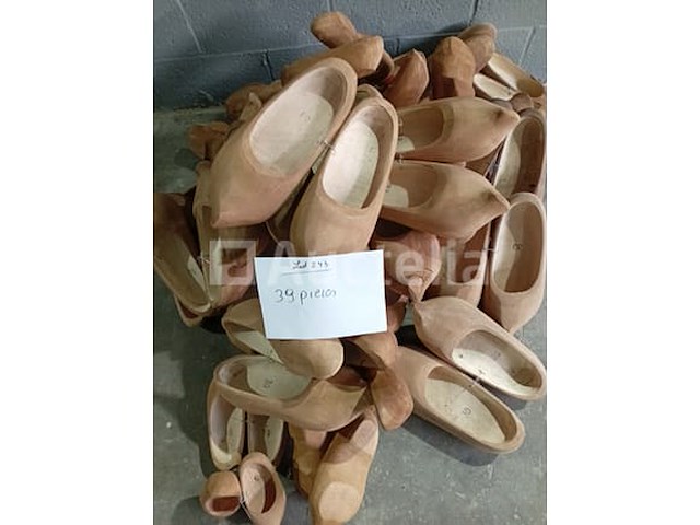 Set van 39 houtklompen, voor gilles - nieuw - afbeelding 1 van  1