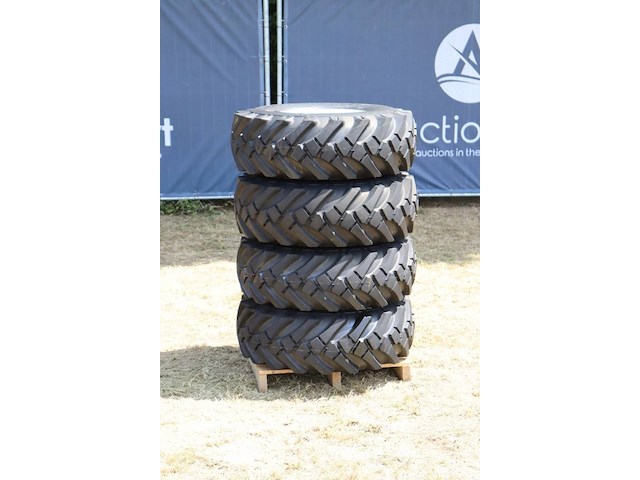 Set van 4 banden nieuw - afbeelding 1 van  1