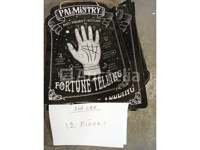 Set van 4 kinderspeelgoedzwaarden - nieuw set van 3 packs carnival speelgoed voor militair - nieuw set van 8 pakjes cowboyspeelgoed - nieuw set van 10 toy gun en andere carnaval - nieuw set van 12 trompet-party-bedankpakketten - nieuw set van 19 belgische supporterboxen - nieuw set van 28 pakjes kleine mini-trompetten - nieuw set van 27 pakketten met carnavals- en andere diverse items - nieuw set van 12 mysterieuze versieringen - nieuw set van 10 schoudervullingen voor kermiskostuums - nieuw - afbeelding 1 van  10