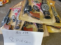 Set van 4 kinderspeelgoedzwaarden - nieuw set van 3 packs carnival speelgoed voor militair - nieuw set van 8 pakjes cowboyspeelgoed - nieuw set van 10 toy gun en andere carnaval - nieuw set van 12 trompet-party-bedankpakketten - nieuw set van 19 belgische supporterboxen - nieuw set van 28 pakjes kleine mini-trompetten - nieuw set van 27 pakketten met carnavals- en andere diverse items - nieuw set van 12 mysterieuze versieringen - nieuw set van 10 schoudervullingen voor kermiskostuums - nieuw - afbeelding 3 van  10