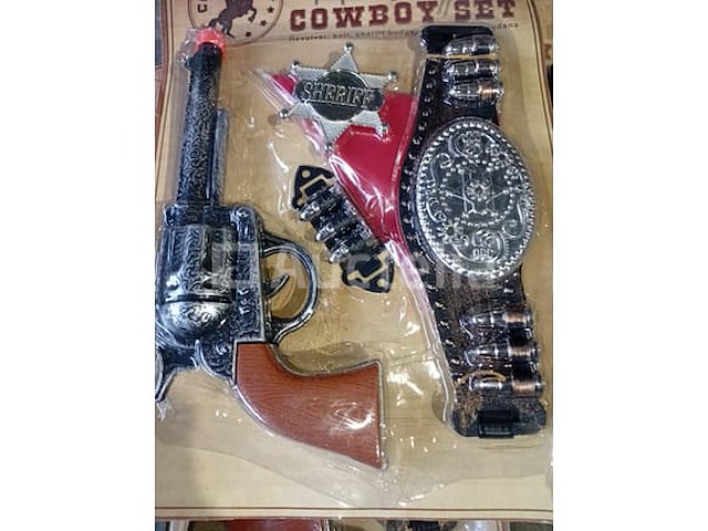 Set van 4 kinderspeelgoedzwaarden - nieuw set van 3 packs carnival speelgoed voor militair - nieuw set van 8 pakjes cowboyspeelgoed - nieuw set van 10 toy gun en andere carnaval - nieuw set van 12 trompet-party-bedankpakketten - nieuw set van 19 belgische supporterboxen - nieuw set van 28 pakjes kleine mini-trompetten - nieuw set van 27 pakketten met carnavals- en andere diverse items - nieuw set van 12 mysterieuze versieringen - nieuw set van 10 schoudervullingen voor kermiskostuums - nieuw - afbeelding 5 van  10