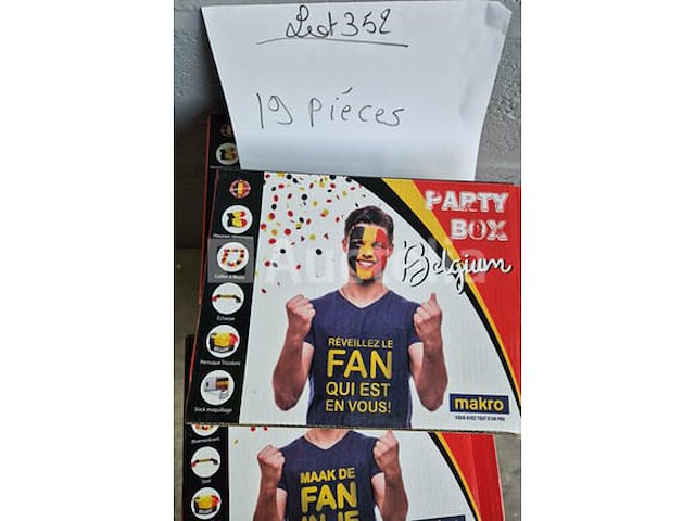 Set van 4 kinderspeelgoedzwaarden - nieuw set van 3 packs carnival speelgoed voor militair - nieuw set van 8 pakjes cowboyspeelgoed - nieuw set van 10 toy gun en andere carnaval - nieuw set van 12 trompet-party-bedankpakketten - nieuw set van 19 belgische supporterboxen - nieuw set van 28 pakjes kleine mini-trompetten - nieuw set van 27 pakketten met carnavals- en andere diverse items - nieuw set van 12 mysterieuze versieringen - nieuw set van 10 schoudervullingen voor kermiskostuums - nieuw - afbeelding 6 van  10