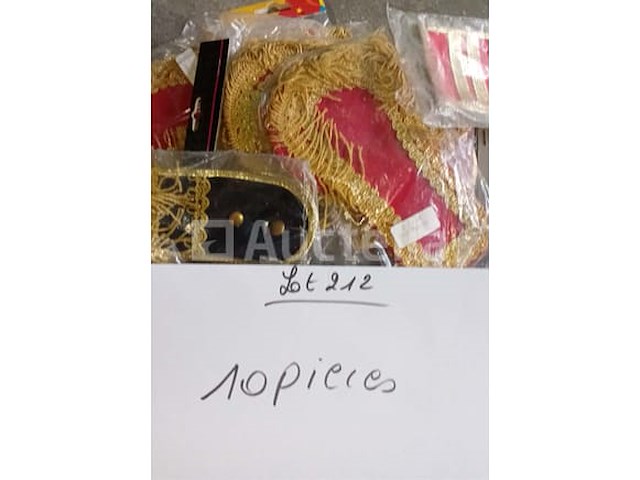 Set van 4 kinderspeelgoedzwaarden - nieuw set van 3 packs carnival speelgoed voor militair - nieuw set van 8 pakjes cowboyspeelgoed - nieuw set van 10 toy gun en andere carnaval - nieuw set van 12 trompet-party-bedankpakketten - nieuw set van 19 belgische supporterboxen - nieuw set van 28 pakjes kleine mini-trompetten - nieuw set van 27 pakketten met carnavals- en andere diverse items - nieuw set van 12 mysterieuze versieringen - nieuw set van 10 schoudervullingen voor kermiskostuums - nieuw - afbeelding 7 van  10