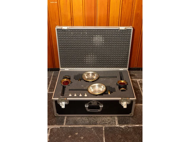Set van 4 moderne wedstrijdlampen in flight case - afbeelding 3 van  4