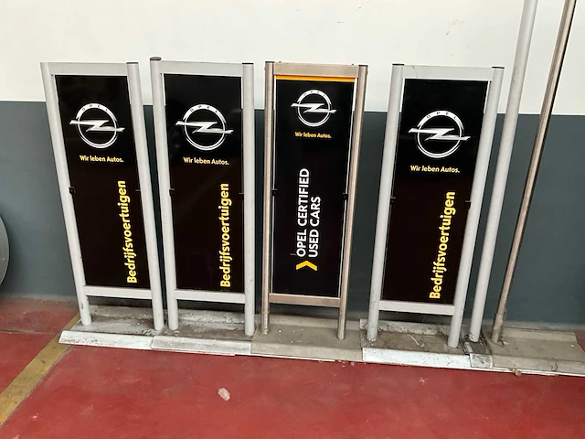 Set van 4 opel dealer-reclameborden op voet - afbeelding 1 van  1