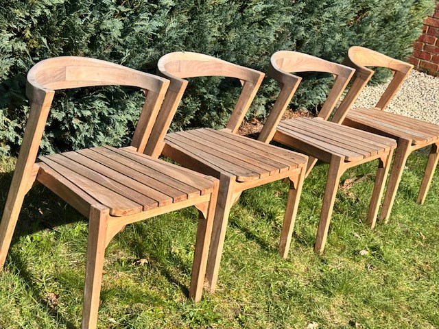 Set van 4 stapelbare design teak stoelen (showroommodel, vergrijsd) - afbeelding 1 van  1