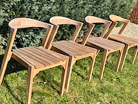 Set van 4 stapelbare design teak stoelen (showroommodel, vergrijsd)