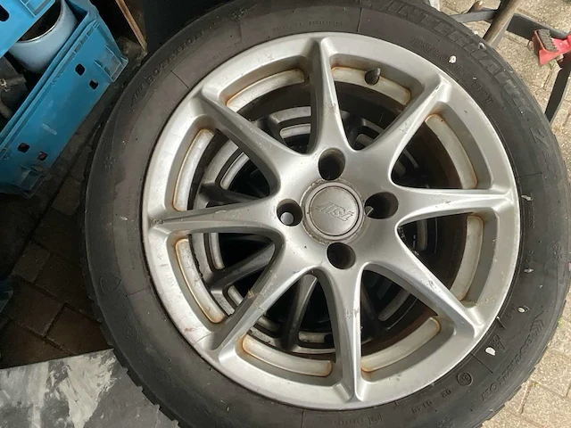 Set van 4 winterbanden firestone winterhawk 195/50 r15 op lichtmetalen velgen - afbeelding 3 van  5