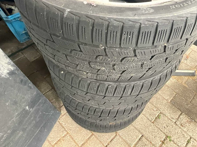 Set van 4 winterbanden firestone winterhawk 195/50 r15 op lichtmetalen velgen - afbeelding 4 van  5