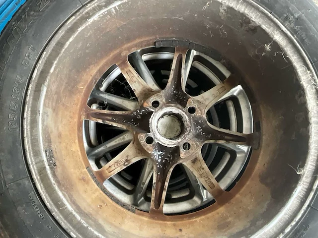 Set van 4 winterbanden firestone winterhawk 195/50 r15 op lichtmetalen velgen - afbeelding 5 van  5