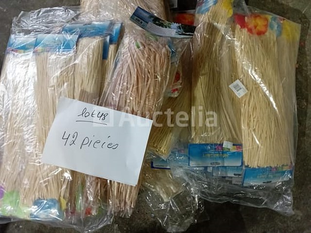 Set van 42 pakken hawaiiaanse carnaval of andere rokken - nieuw set van 8 hawaiiaanse rokken - nieuw voor carnaval of andere set van 22 pakjes hawaiiaanse rokken - nieuwe diverse - afbeelding 3 van  3