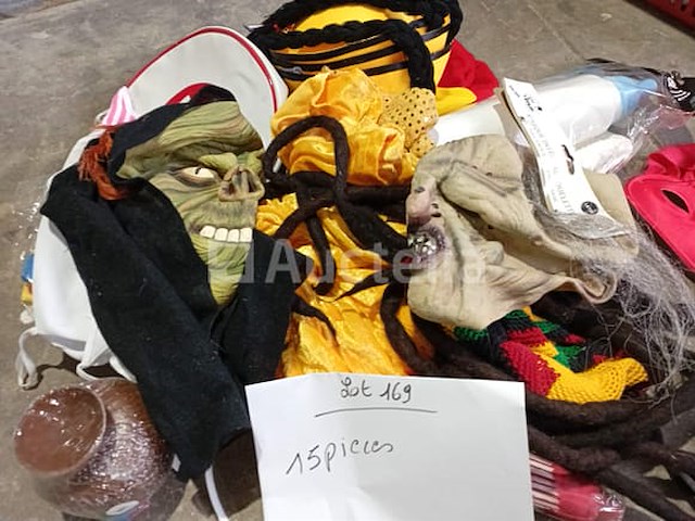 Set van 44 carnavalsfeestgeschenken - nieuw set van 20 pakketten met diverse en andere carnival-items - nieuw set van 35 stukken humor items - gloednieuw set van 15 carnavalsitems - nieuw set van 4 op pirate boots - nieuw set van 2 smurfmutsen - nieuwe set van 2 pakjes reuzenengelvleugels - nieuw set van 4 carnavalsmaskers - nieuw - afbeelding 3 van  5