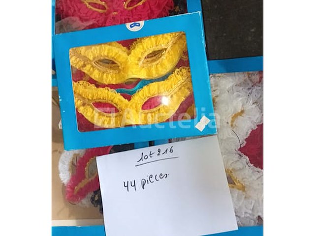 Set van 44 carnavalsmaskers in verschillende oude stijlen set van 27 old style carnivalsmaskers - nieuw - afbeelding 1 van  4