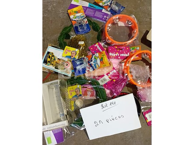 Set van 45 antieke muziekstukken set van 21 vullingen, trucs en andere items - nieuw set van 130 planken voor verschillende modellen 1 kleine boekententoonstelling - nieuw - afbeelding 3 van  4