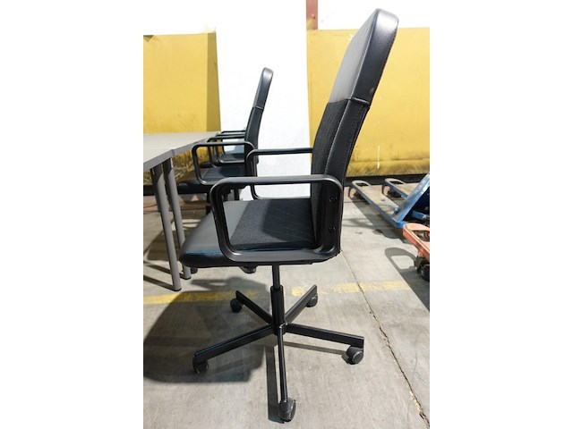 Set van 4x diverse tafels + 4 bureaustoelen - afbeelding 4 van  4