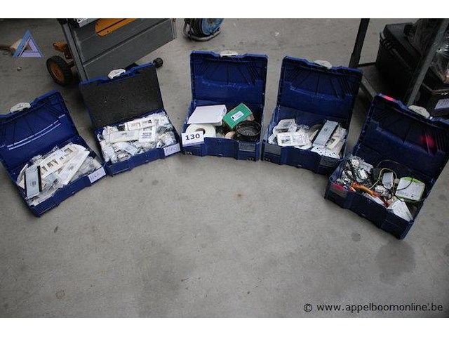 Set van 5 gereedschapskoffers - elektronica componenten, kabels - afbeelding 1 van  3