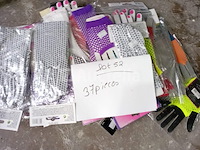 Set van 54 pakketten van verschillende carnival- of andere handschoenen - nieuwe verschillende modellen en kleuren set van 37 pakketten van verschillende carnival- of andere handschoenen - nieuwe verschillende modellen en kleuren - afbeelding 2 van  2