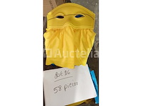 Set van 58 carnavalsmaskers met voorste sluier - nieuw geel set van 12 carnival- of andere fullface-maskers - nieuw set van 5 full-face piratencarnavalsmaskers - nieuw set van 20 diverse carnavalsmaskers - nieuw - afbeelding 2 van  4