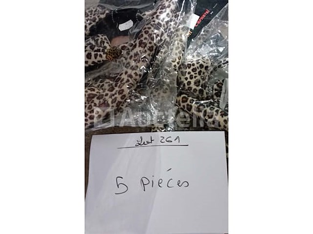 Set van 6 sets hoofdband + strik + panterstaart - nieuw set van 4 pakketten, hoofdband + strik + staart olifant - nieuw set van 5 pakken luxe kermishandschoenen - nieuwe diverse modellen set van 12 pakketten, set hoofdband + strik + staart, verschillende dieren - nieuw set van 43 pakketten carnavals- en feestdecoratie-items - nieuw set van 6 grote gigantische vergrootglas kermisitems - nieuw 1 set prachtige minnie carnival-accessoires - nieuw set van 9 verschillende dassen - nieuw - afbeelding 8 van  8