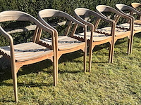 Set van 6 teak stoelen met afgeronde rug (lichte schade)